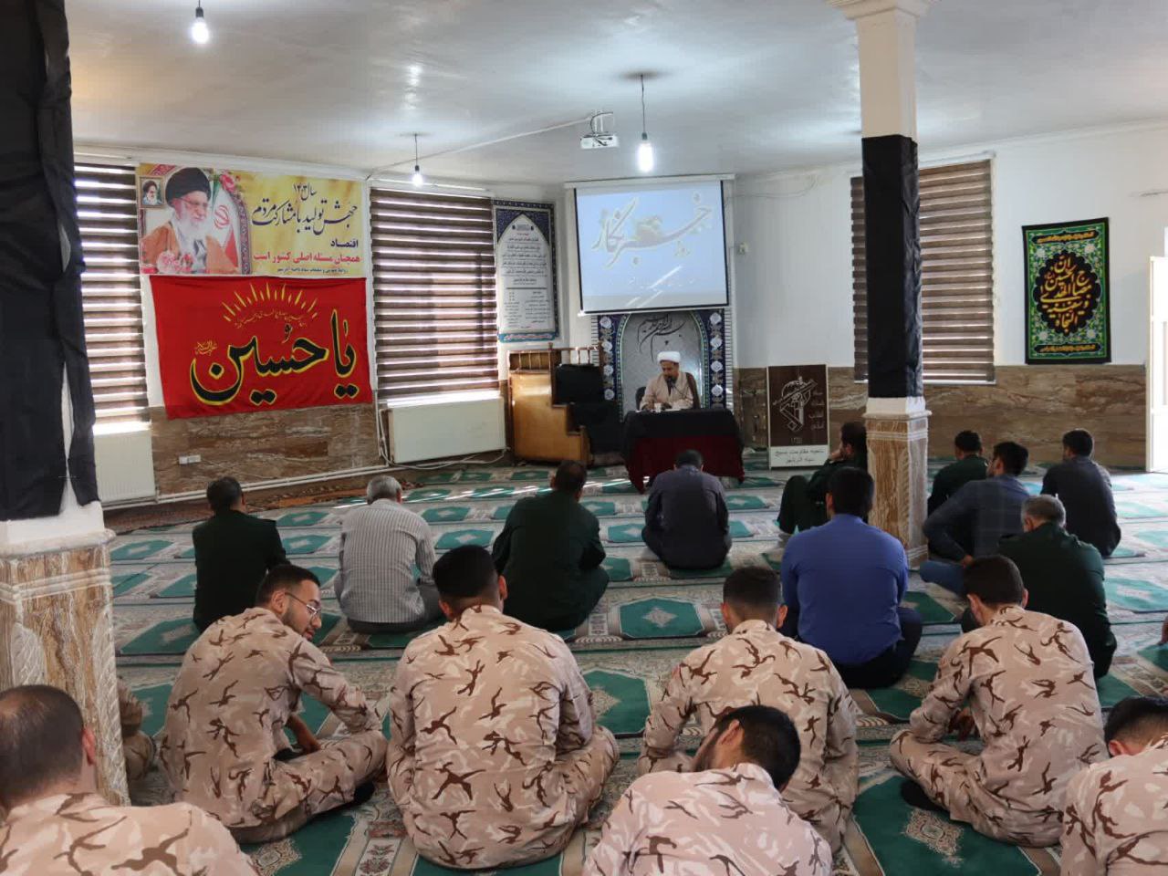 فرمانده سپاه ناحیه شهرستان آذرشهر در مراسم تجلیل از خبرنگاران بسیجی، اصحاب رسانه و فعالان افتخاری عرصه رسانه بسیج، گفت: اهل قلم به ویژه خبرنگاران افسران جنگ نرم در خط مقدم مقابله با حیله های دشمن هستند.