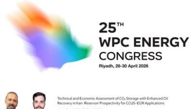 ناصر فراز و میلاد غفوری از کارکنان شرکت بهره برداری نفت و گاز مارون به همراه سایر نمایندگان صنعت نفت، مقاله تخصصی خود را در بیست‌وپنجمین کنگره جهانی نفت و انرژی عربستان سعودی ارائه می دهند. به گزارش روابط عمومی شرکت بهره برداری نفت و گاز مارون، فراز و غفوری ذخیره‌سازی دی اکسید کربن همراه با افزایش برداشت نفت را از منظر فنی و اقتصادی امکان سنجی نموده و با استفاده از روش SECA–ARAS، برترین مخازن کشور برای اجرای پروژه‌های جذب و ذخیره سازی دی اکسید کربن(CCUS) و بازیابی بهبود یافته نفت(EOR) را معرفی کرده اند که پروژه‌هایی با اهمیت دوگانه در کاهش انتشار کربن و افزایش تولید پایدار نفت خام به شمار می آیند. شایان ذکر است دو مقاله دیگر نیز از سوی شرکت ملی مناطق نفتخیز جنوب در رویداد مذکور پذیرفته شده و ارائه می شوند. بیست ‌وپنجمین کنگره جهانی نفت و انرژی با شعار راهی به سوی آینده ای سرشار از انرژی برای همه"، آوریل 2026 در عربستان سعودی برگزار و یکی از بزرگ‌ترین گردهمایی مدیران ارشد، متخصصان، پژوهشگران و سیاست‌گذاران صنعت جهانی انرژی را رقم می زند. روابط عمومی شرکت بهره برداری نفت و گاز مارون این دستاورد را به خانواده بزرگ صنعت نفت به ویژه ناصر فراز و میلاد غفوری تبریک عرض می نماید.