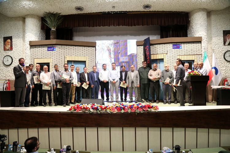برگزاری مراسم گرامیداشت هفته دفاع مقدس و هفته وحدت در سازمان آب و برق خوزستان