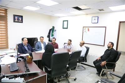 به گزارش روابط عمومی شرکت بهره برداری نفت و گاز مارون، مهندس قباد ناصری روابط عمومی را یک واحد کاملا عملیاتی و همراه همیشگی عملیات در کلیه مراحل فرایند تولید برشمرد و افزود: تخصص و دانش ارتباطات موجود در روابط عمومی، افزون بر پیشبرد اهداف سازمان در حوزه روابط اجتماعی و اداری با ذینفعان، ایجاد کننده مودت و دوستی میان صنعت نفت و مردم است. رئیس روابط عمومی شرکت بهره برداری نفت و گاز مارون نیز از حضور مدیرعامل این شرکت در جمع کارکنان این امور ابراز خرسندی نمود و به نوبه خود از زیر مجموعه اش به خاطر تلاش در راستای تحقق اهداف شرکت برای تنویر افکار عمومی و ارائه خدمات تخصصی به همکاران تشکر کرد.