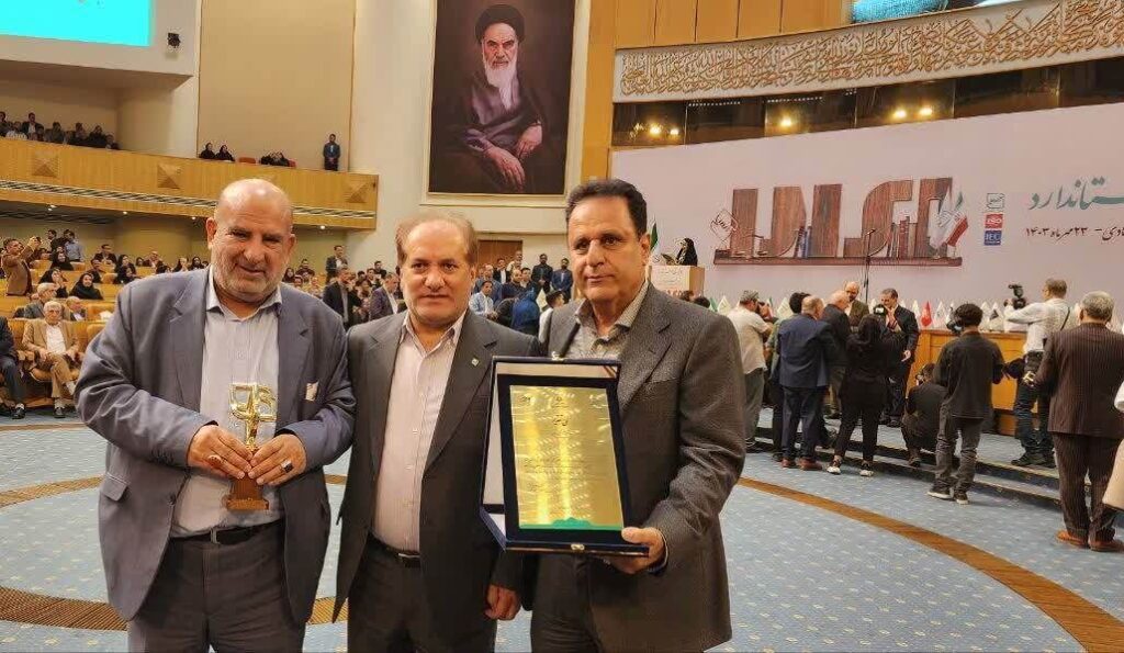 از واحدهای هشتگانه توسعه نیشکر، موفق به دریافت نشان واحد نم