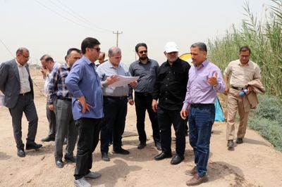 به‌منظور بررسی میدانی آخرین وضعیت تأمین آب و بهبود کمی و کیفی آب در شهرهای آبادان و خرمشهر، مهندس صدریان‌فر، مدیرعامل سازمان آب و برق خوزستان، به همراه معاونان و مدیران اجرایی این سازمان، از تأسیسات و مسیر تامین و توزیع آب شرب و کشاورزی در منطقه بازدید کرد.